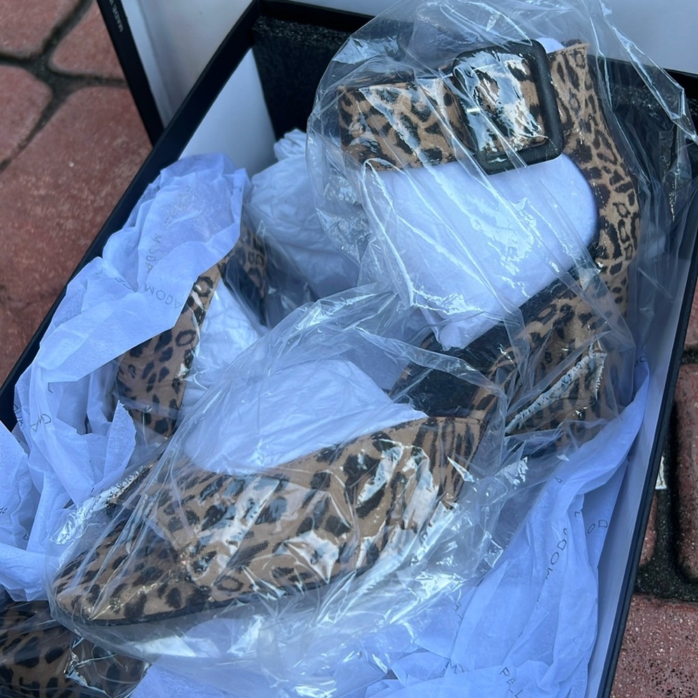 Pelle moda cheetah sandals NEW